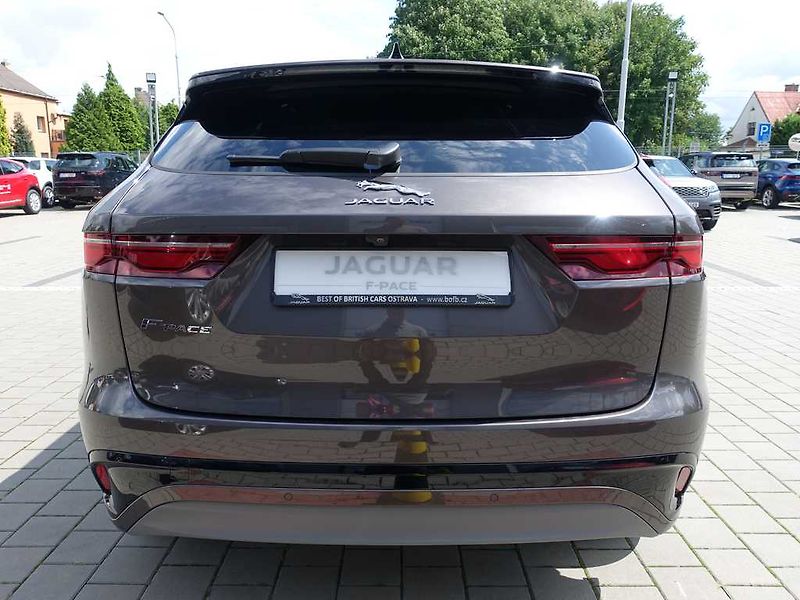Jaguar F-Pace 2,0 R-Dynamic SE D200 4x4 - fotka 8 z 43