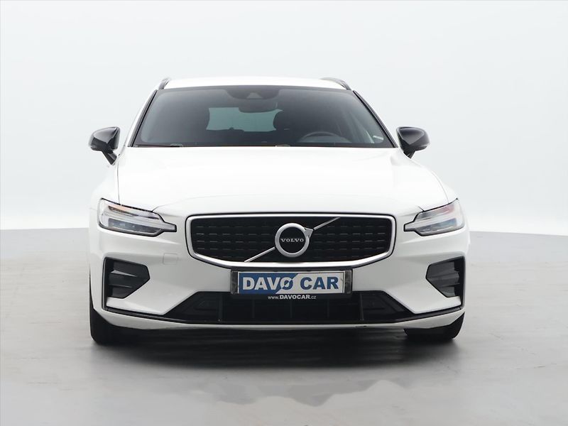 Volvo V60 2,0 T5 184kW Drive-E R-Design - fotka 2 z 34