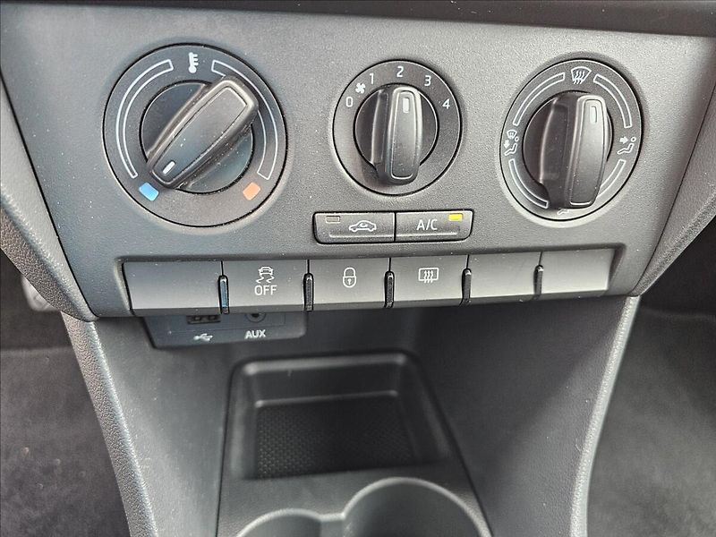 Škoda Rapid 1,2 TSi 63KW Ambition KLIMA AL - fotka 18 z 37