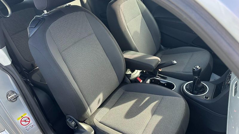 Volkswagen Beetle (2012) 1.2TSI 77kW REZERVOVANO - fotka 18 z 25
