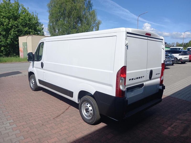 Peugeot Boxer (2026) Furgon 3000 L2H1 BlueHDi 120k - fotka 3 z 10