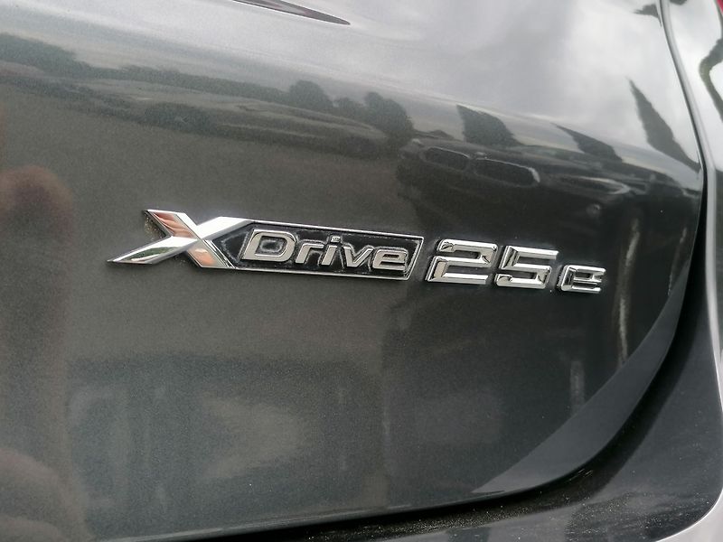BMW X1 (2022) xDrive25eA Plug-in Hybrid - fotka 39 z 41