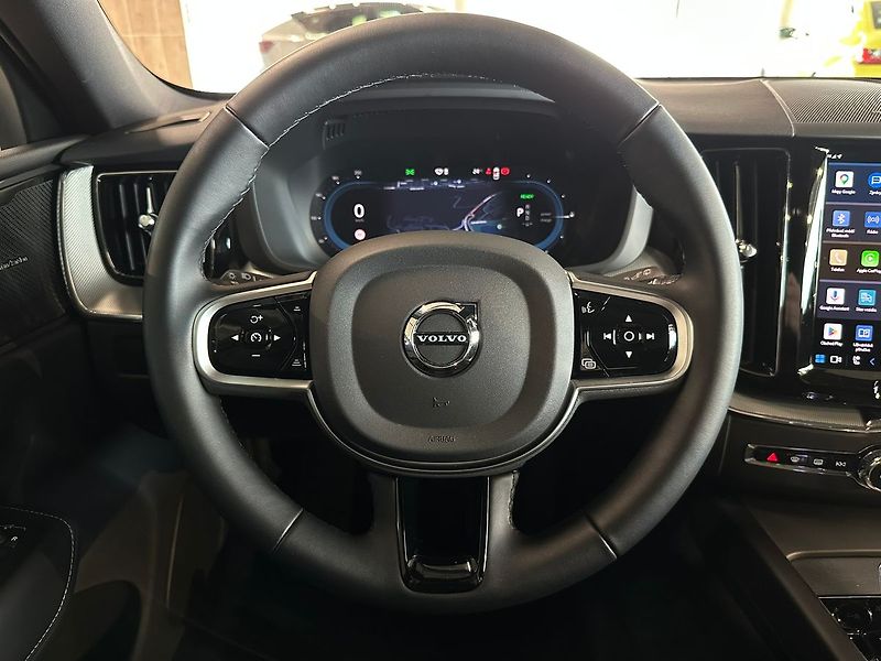 Volvo XC60 T8 PLUS Black Edition, 360°,HK - fotka 20 z 34
