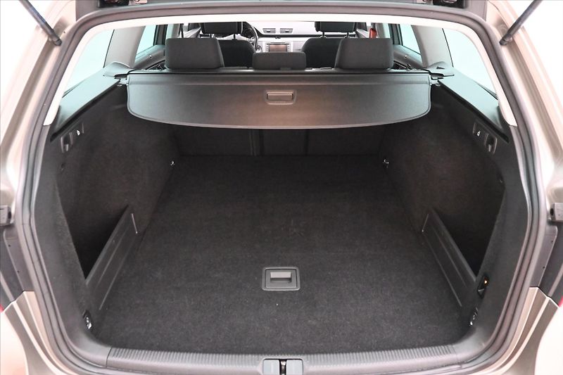 Volkswagen Passat 2,0 TDI 103 kW Business Editio - fotka 10 z 31