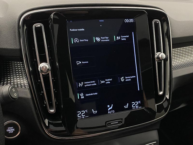 Volvo XC40 D4 AWD R-DESIGN AUT  - fotka 35 z 40