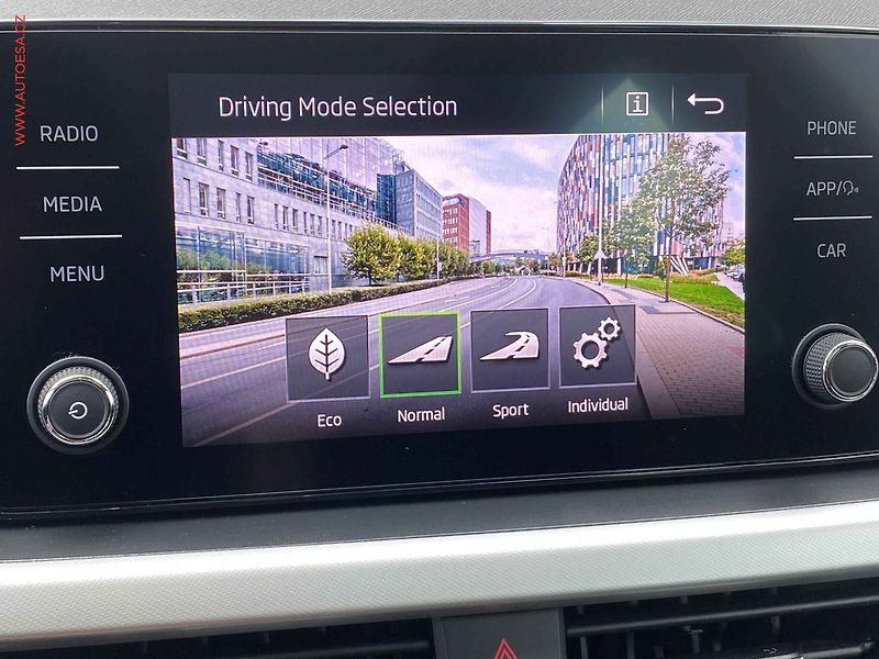 Škoda Kamiq (2020) 1.0 TSi, Drive, panor - fotka 16 z 18