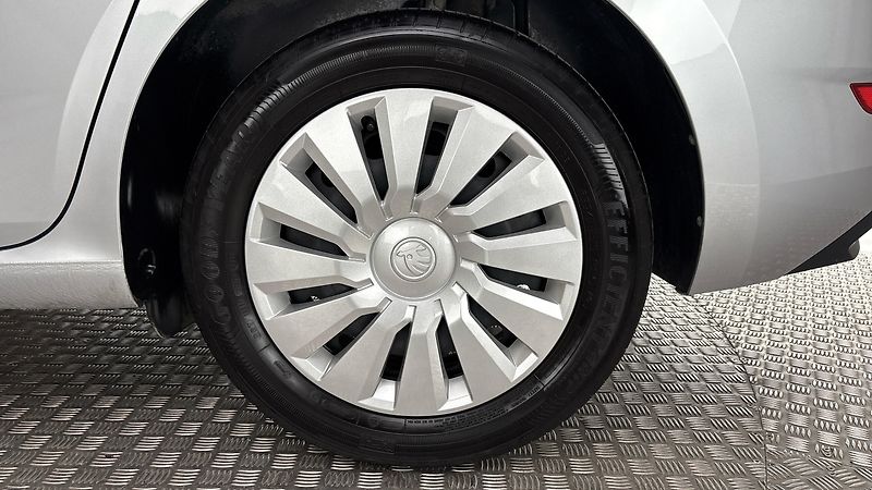 Škoda Scala 1.0 TSI Ambition - fotka 19 z 23