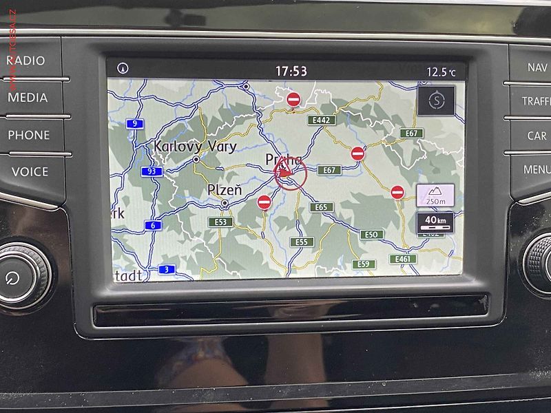 Volkswagen Touran (2017) 2.0 TDi, Sound, DSG, LED - fotka 18 z 18