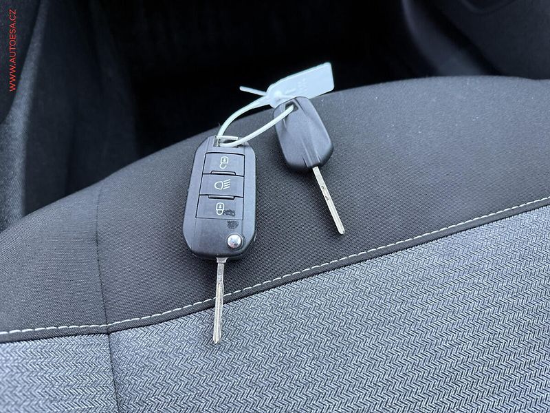 Citroën C4 (2022) 1.2 PT, ČR, AC, temp - fotka 17 z 17