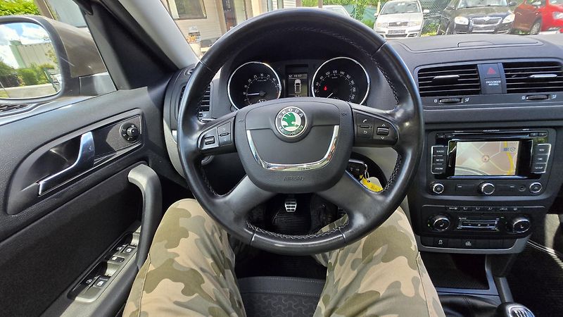 Škoda Yeti 2.0TDI ELEGANCE  4x4  - fotka 36 z 46