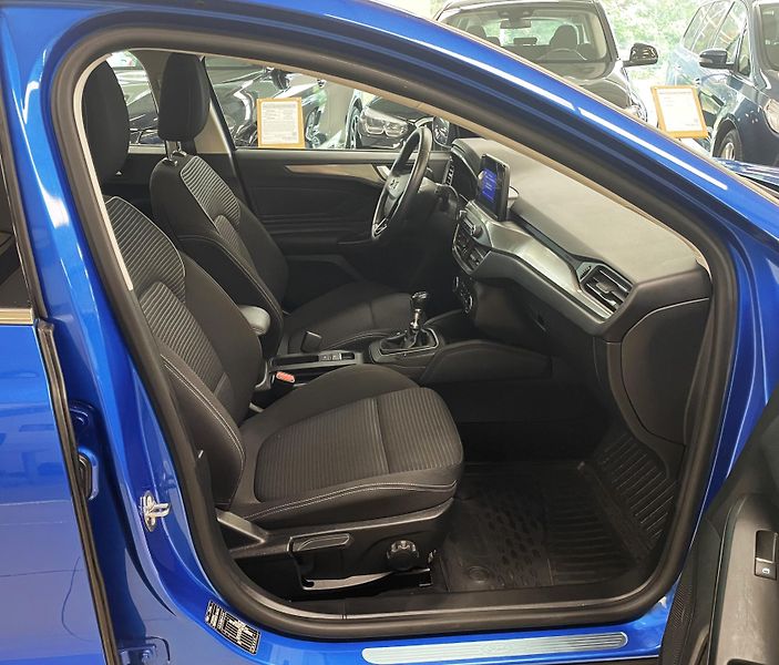 Ford Focus Titanium 1,5Ecoblue REZERVACE - fotka 11 z 29