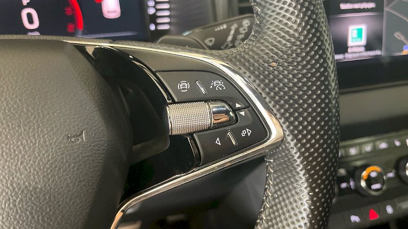 Škoda Karoq (2022) Sportline 2.0TSI 140kW DSG 4x4 - fotka 22 z 35