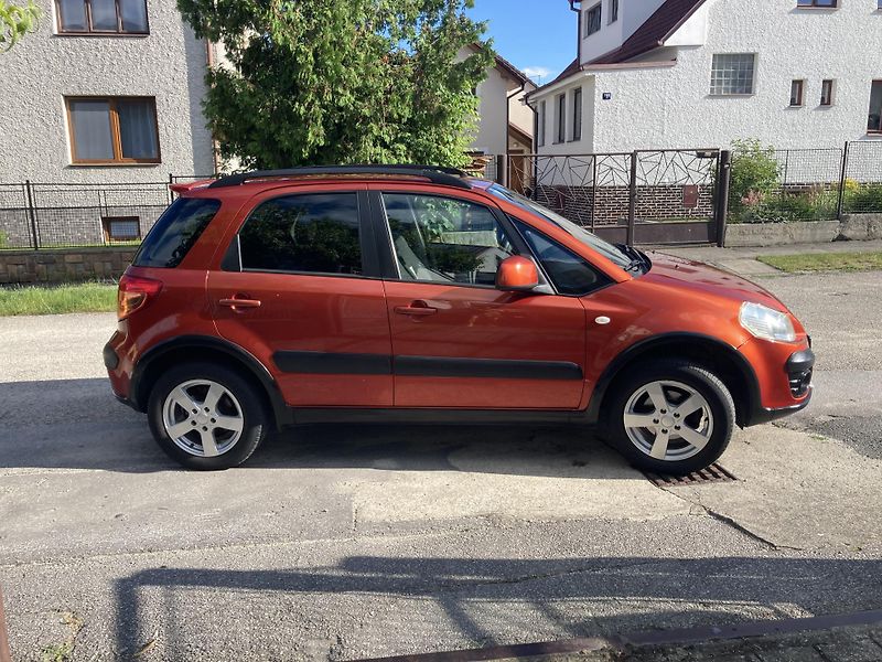 Suzuki SX4 (2010) SUZUKI SX4 1.6i 4x4 88 kw plná - fotka 3 z 18
