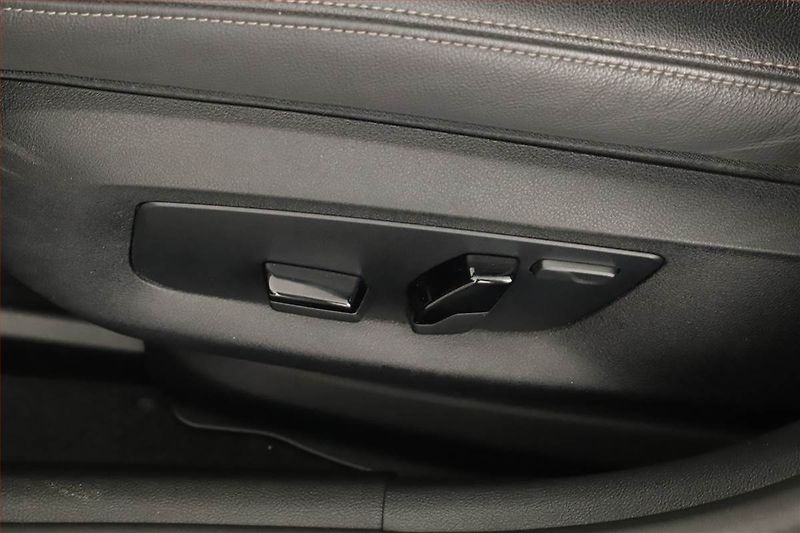 BMW Řada 5 (2021) 540d xDrive - fotka 16 z 18