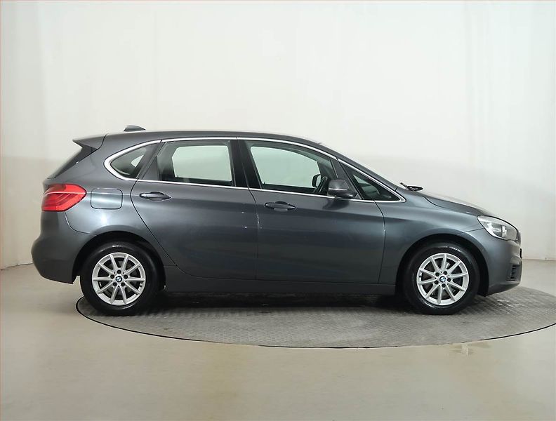 BMW Řada 2 (2016) 218i Active Tourer, Automat - fotka 6 z 16