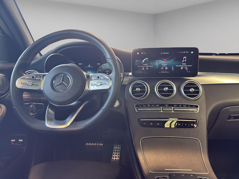 Mercedes-Benz GLC (2019) 300 4MATIC - fotka 12 z 22
