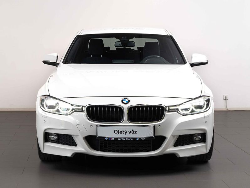 BMW Řada 3 320d xDrive Limousine - fotka 3 z 20