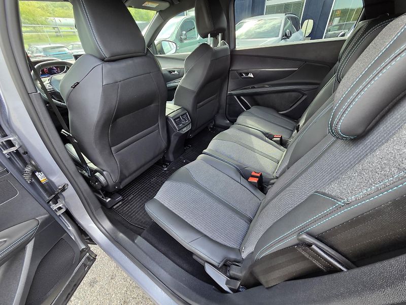 Peugeot 5008 (2024) 1.2 PT 130 ALLURE PACK EAT8 - fotka 10 z 34