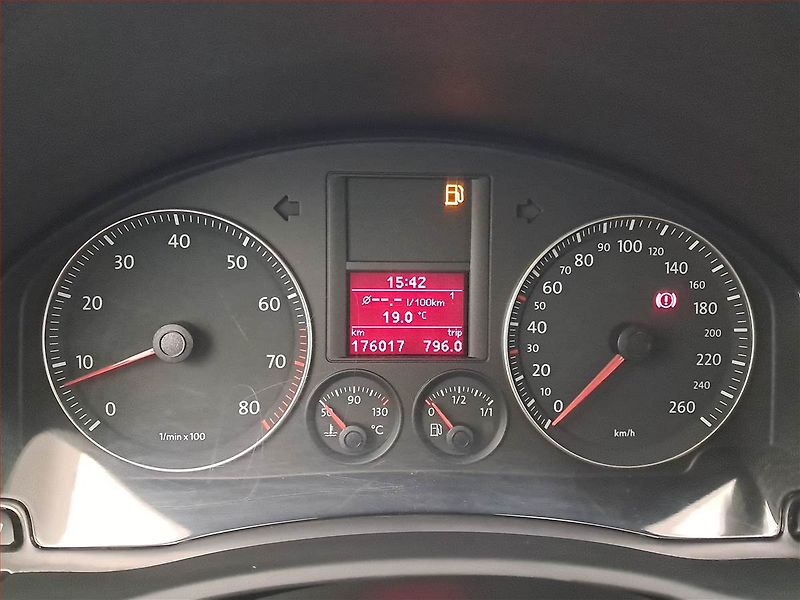 Volkswagen Golf (2007) 1.6, po STK, udržované - fotka 11 z 17