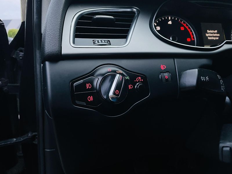 Audi A4 2.0TDI MANUÁL SENZORY NAVI - fotka 33 z 44