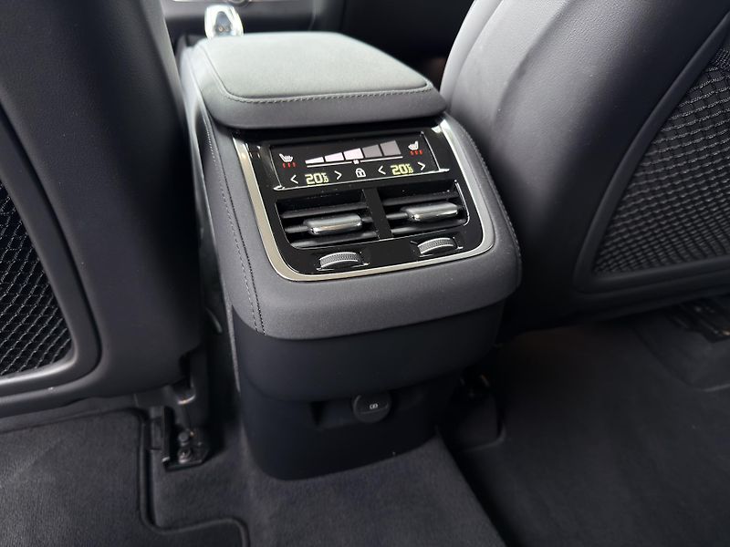 Volvo XC90 B5 AWD PLUS BRIGHT // +kola  - fotka 15 z 51