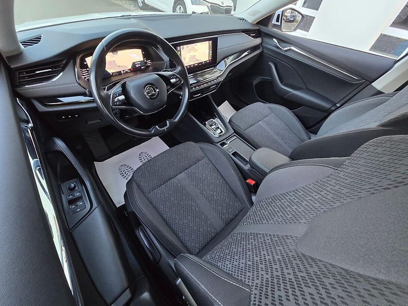 Škoda Octavia 2.0TDi 110kW DSG STYLE + NAVI - fotka 10 z 44
