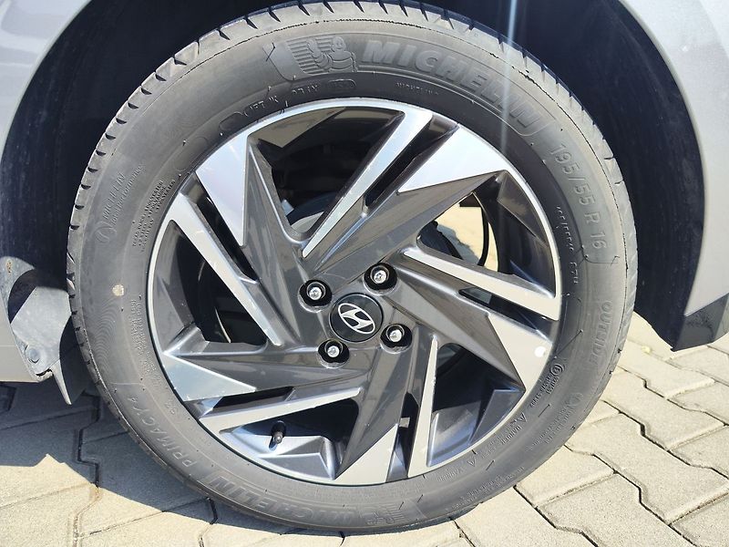 Hyundai i20 1.0 T-GDI/74kW Smart DCT - fotka 26 z 28