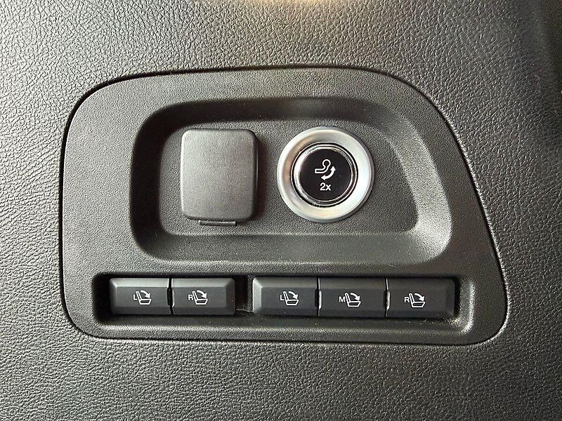 Ford S-MAX 2.0TDCi 140KW A/T TITANIUM, EL - fotka 23 z 27