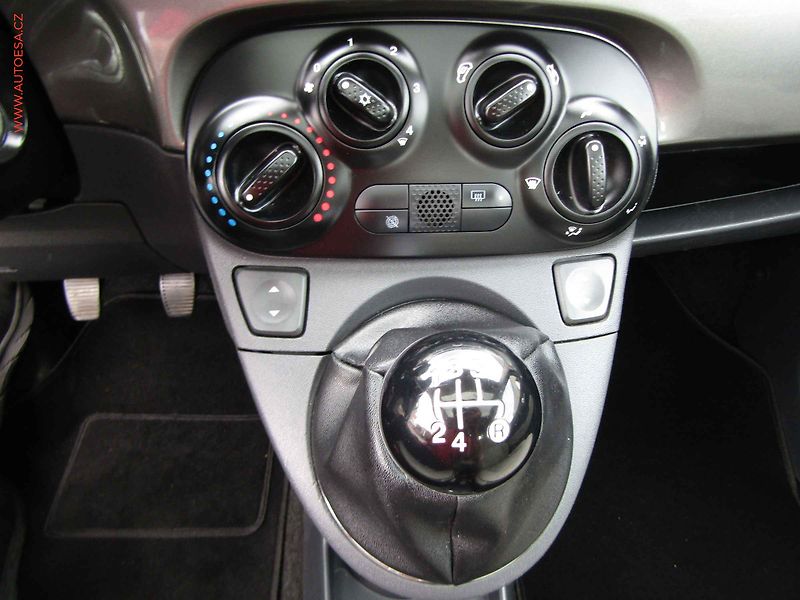Fiat 500 (2012) 1.2, Lounge, panor - fotka 15 z 18