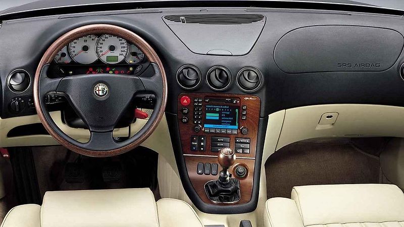 Peugeot 607.