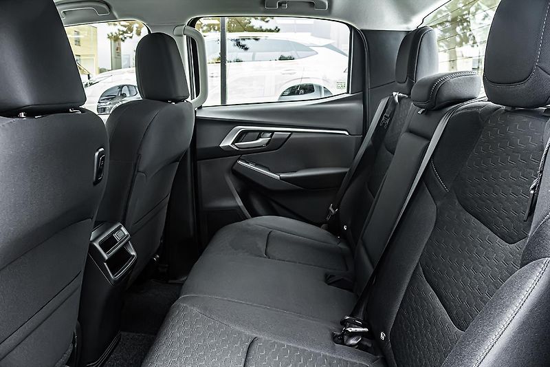 Isuzu D-Max (2026) 2,2 D AT DoubleCab 4x4  LS - fotka 21 z 21