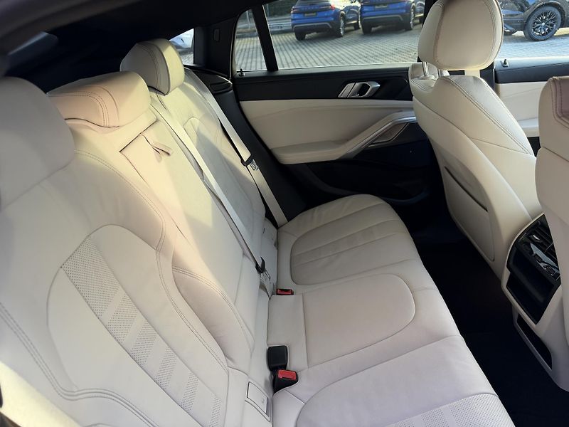 BMW X6 (2022) 30XD 210kW LASER TZ R20 CZ!!!! - fotka 28 z 45