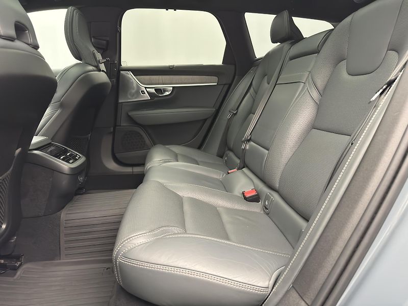 Volvo V90 CC D4 AWD PRO AUT - fotka 6 z 52