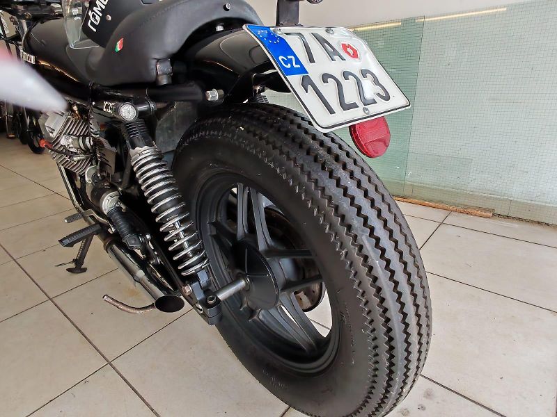 Moto Guzzi V 35 Custom Cafe Racer  - fotka 8 z 8