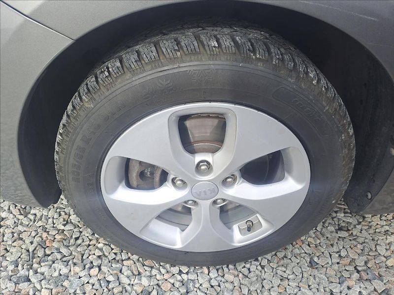Kia Carens 1,7 CRDi SERVISKA,KOUPENO V CZ - fotka 16 z 16