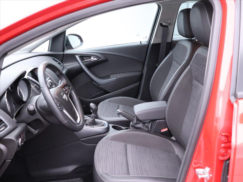 Opel Astra 1,4 T 88kW CZ Drive Serv.Kniha - fotka 10 z 27