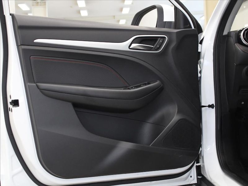 MG ZS 1,0 TGI 82kW Eleg.PANO 29tkm. - fotka 15 z 24