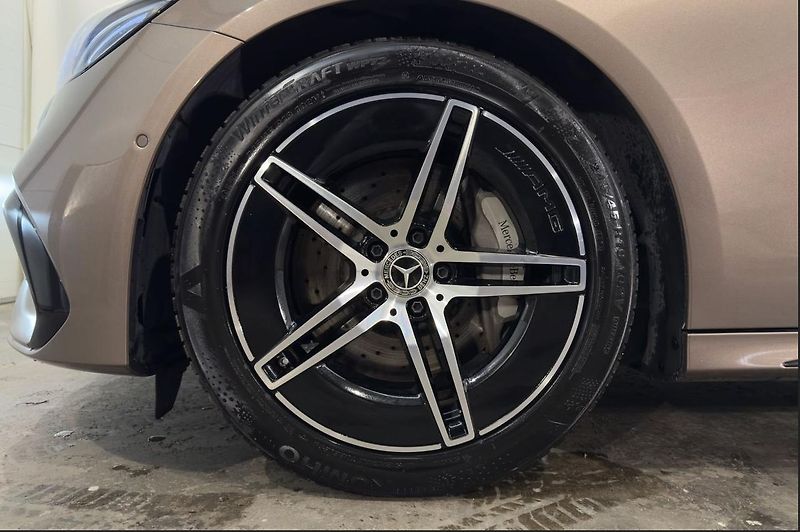 Mercedes-Benz Třídy E 300 e AMG Ambient - fotka 7 z 24