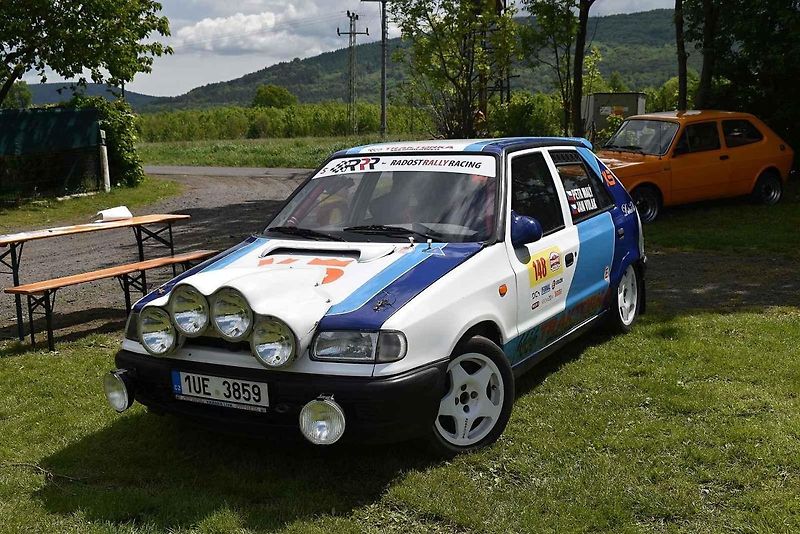 Ve Varnsdorfu se potkali majitelé několika desítek automobilových veteránů.