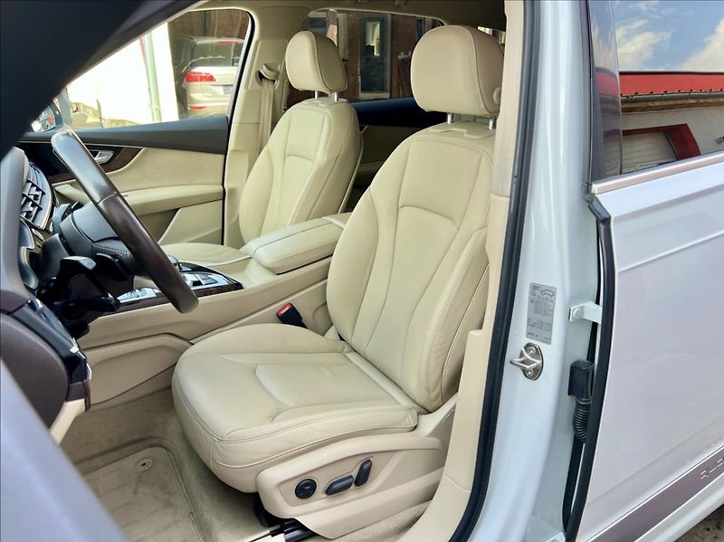 Audi Q7 3,0 TDi  MATRIX  VZDUCH  200kW - fotka 11 z 54
