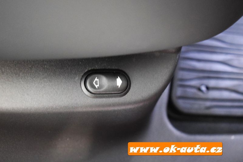 Land Rover Range Rover Velar 3.0L R-DYNAMIC 294 kW ZÁRUKA  - fotka 24 z 74
