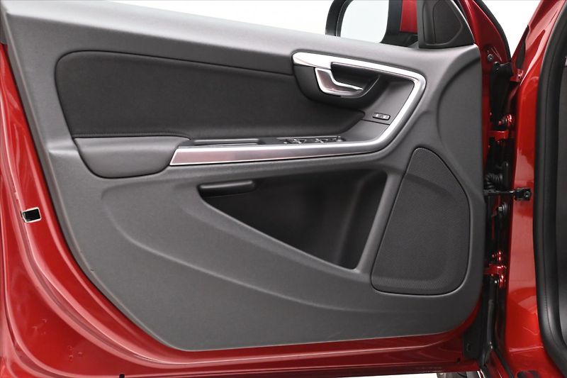 Volvo V60 1,6 D2 84 kW Manuál Kinetic - fotka 23 z 29