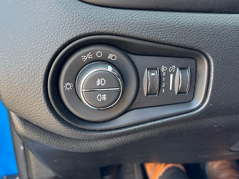 Jeep Renegade (2015) 1.4 MultiAir Limited - fotka 21 z 22
