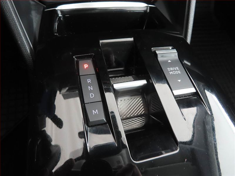 Citroën C4 X (2023) Feel Pack 1.2 PureTech - fotka 13 z 15