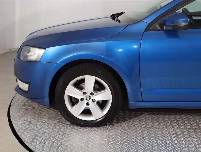 Škoda Octavia (2015) Ambition 1.6 TDI, Tempomat - fotka 14 z 15