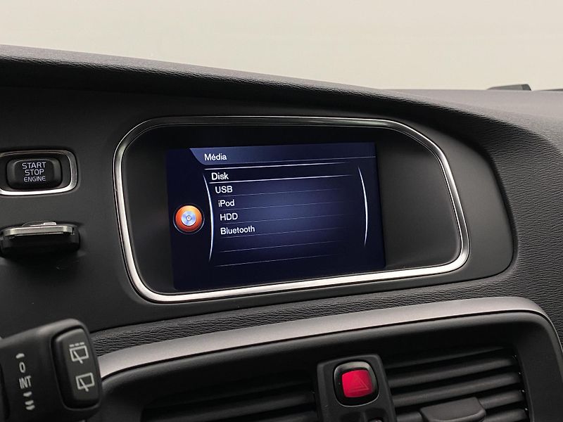 Volvo V40 T2 MOMENTUM  - fotka 36 z 39