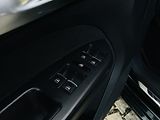Volkswagen Touran 2.0TD MANUÁL 7MÍST SERVISKA - náhled 33