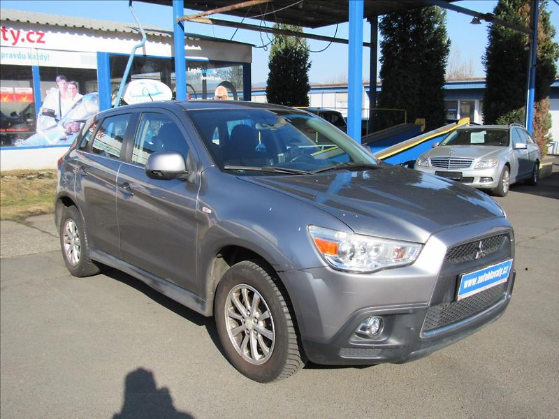 Mitsubishi ASX 1,8 Di-D 110kW 4x4 - fotka 3 z 27