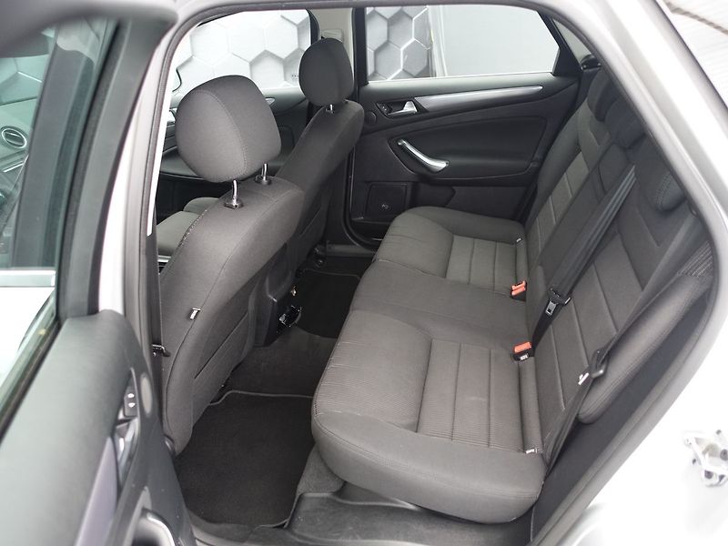 Ford Mondeo 2.0 TDCi Titan. man. nové brzd - fotka 21 z 31