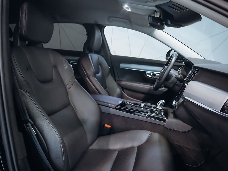 Volvo V90 2.0 T8 AWD Momentum - EL SPZ - fotka 21 z 24